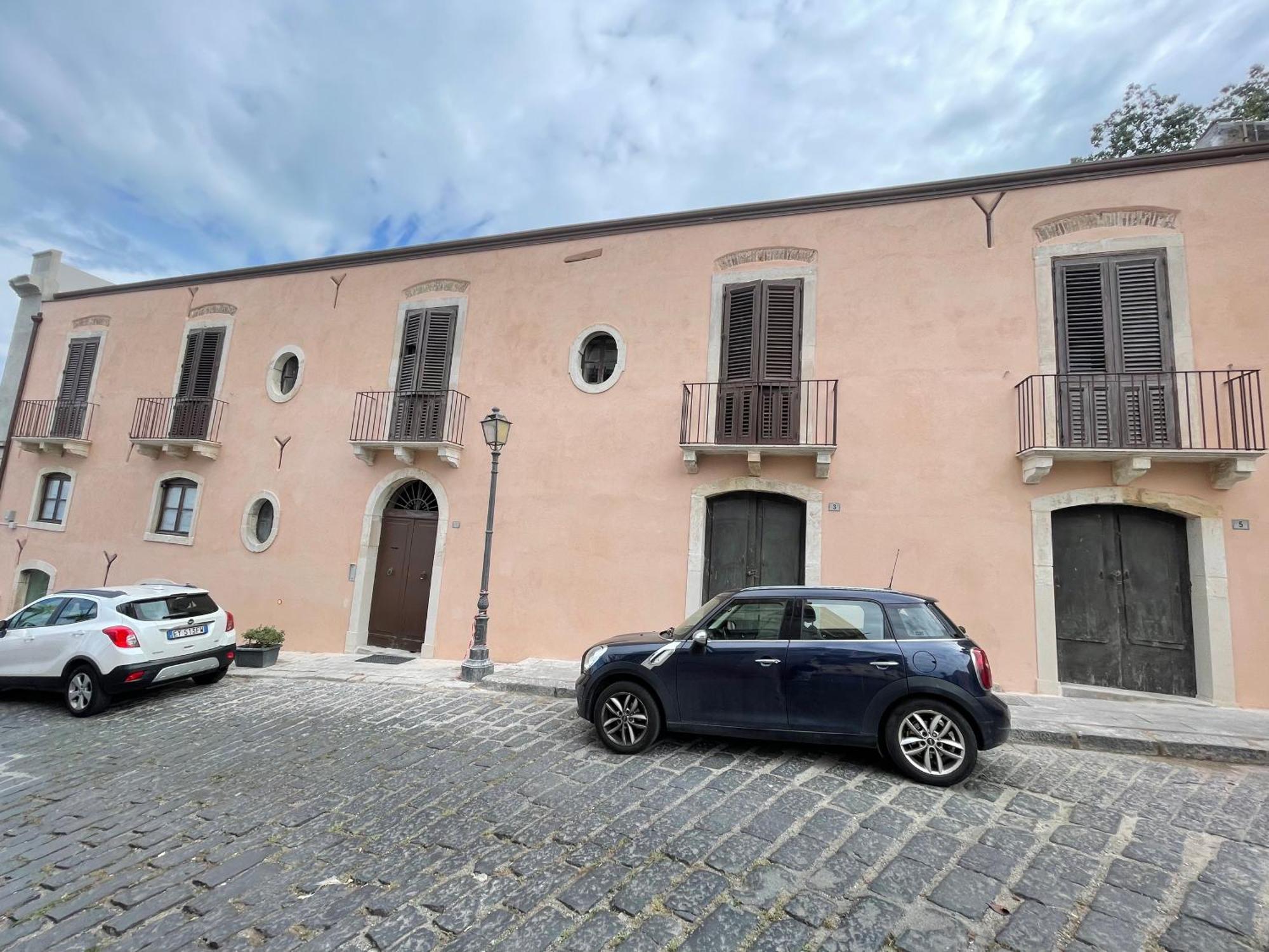 I Mezzanini Di Palazzo Bonaccorsi Apartment Milazzo Luaran gambar
